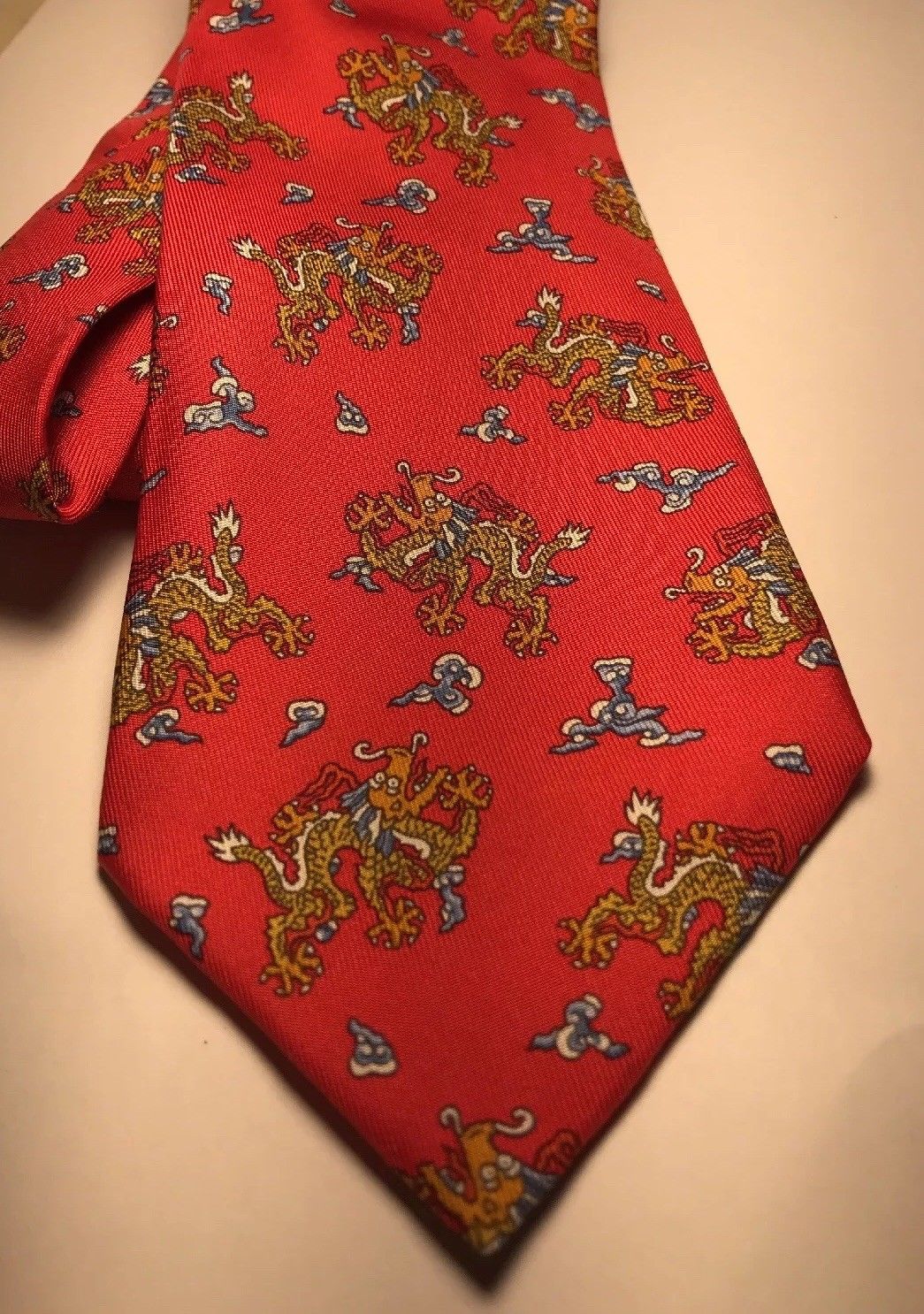 Top 5 des plus belles cravates à prix astronomiques ! 